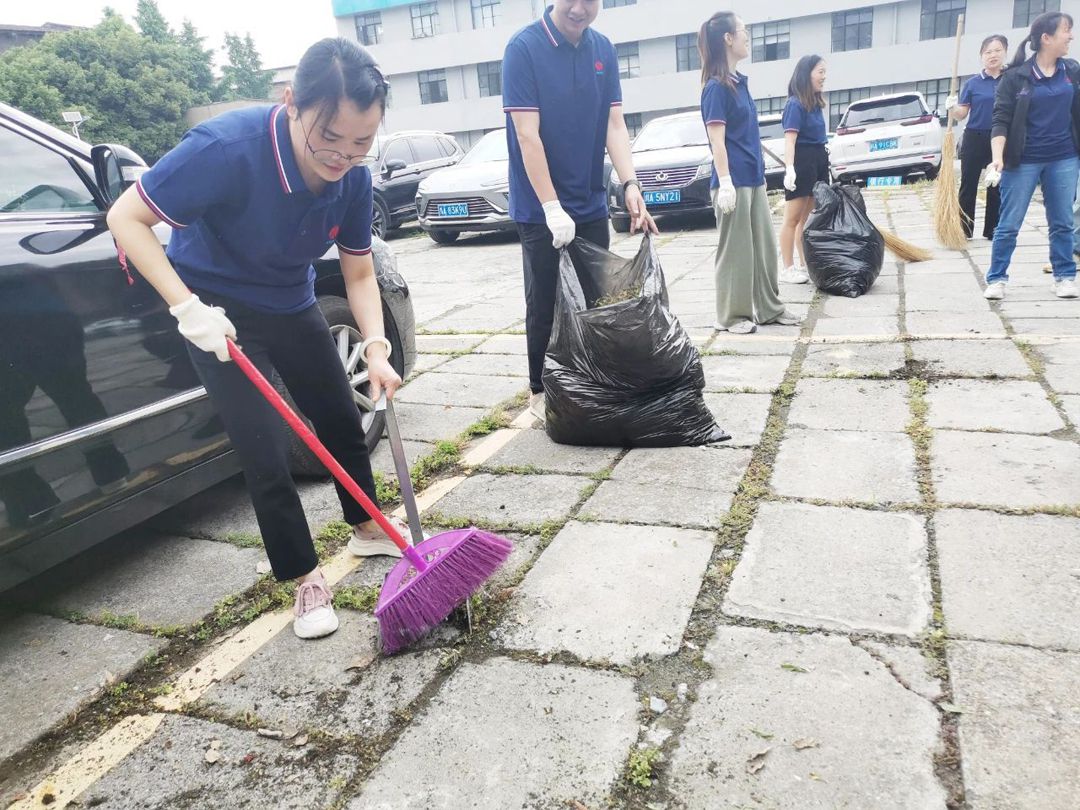 YABO鸭脖党支部开展“助力唐昌镇‘五清行动’,绘就生态振兴新图景”主题党日活动